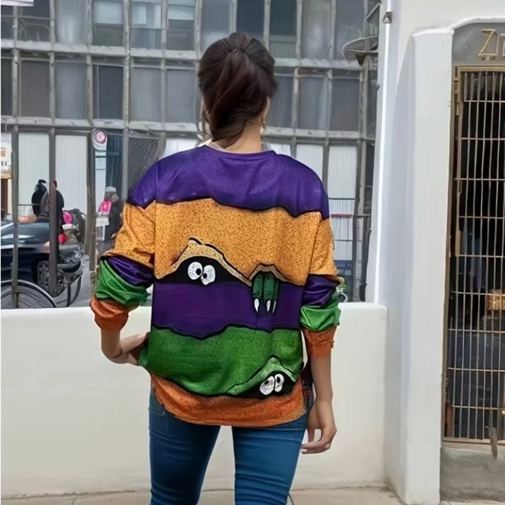 Woman’s Adorable Plus Size Peeking Monster Sweatshirt Size: Various - Picture 4 of 5